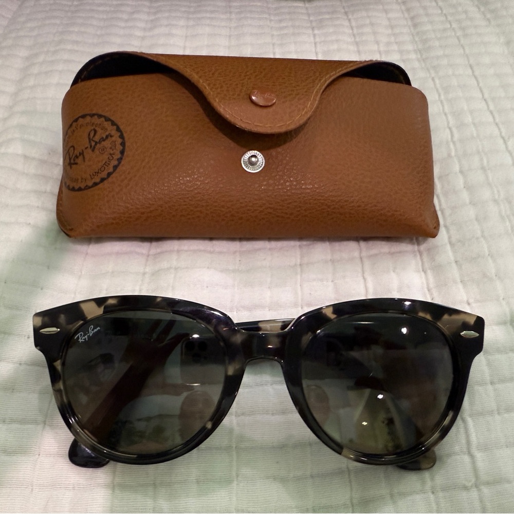 Ray-Ban Classic Tortoise Sunglasses with Case